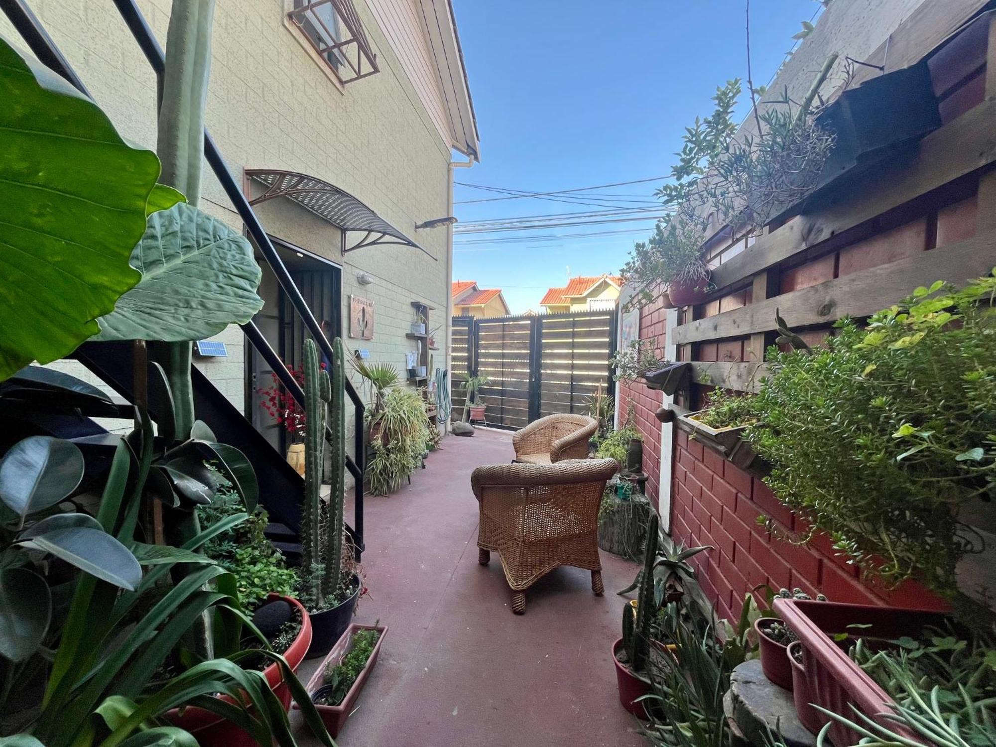 Hostel Tu Espacio Re - Casa Cerca Del Aeropuerto Santiago Ngoại thất bức ảnh